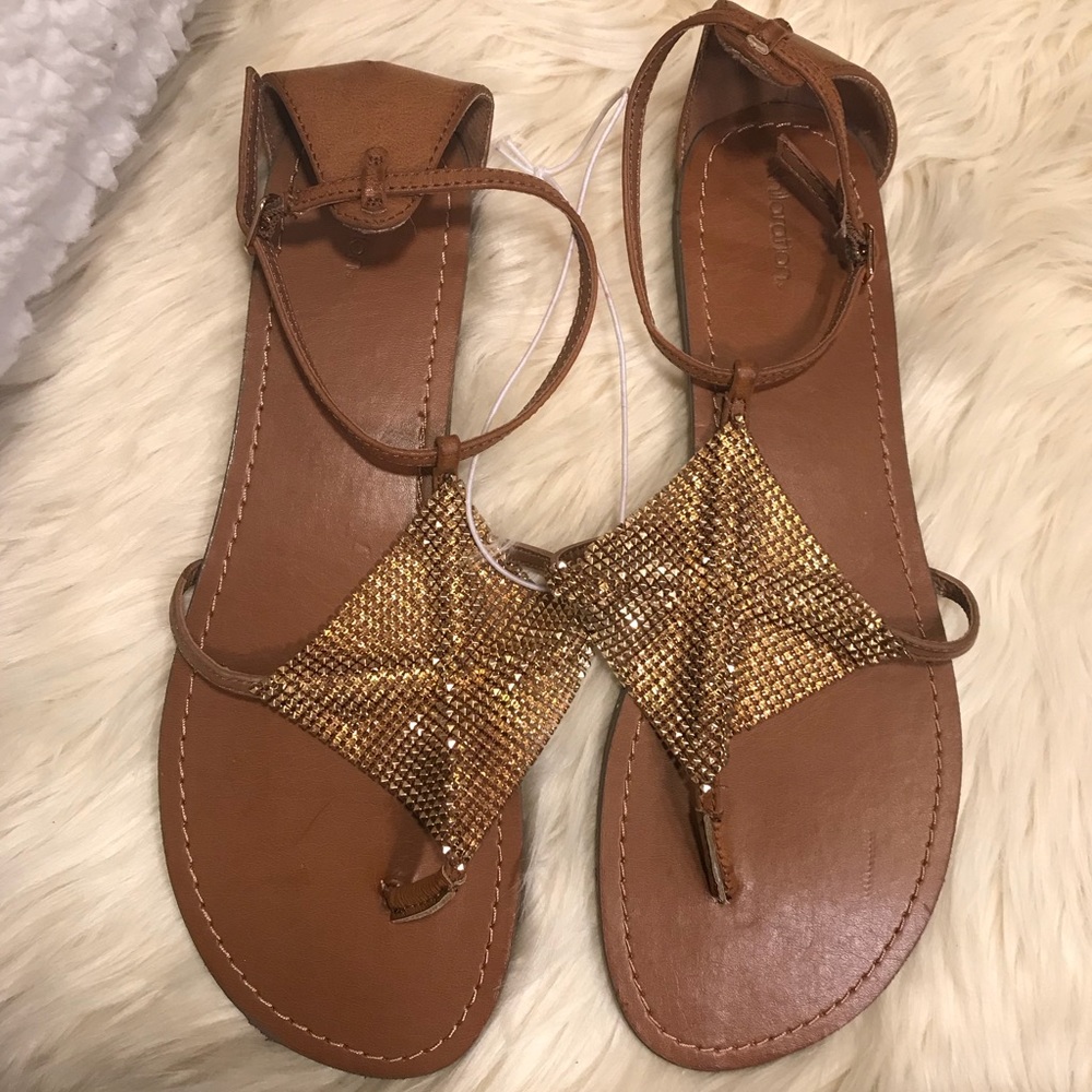 (S4) Tan Sandals With Gold Detail